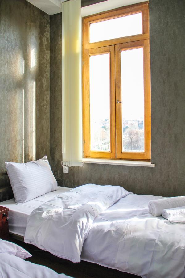 Mr Alex Hostel Tbilisi Eksteriør bilde